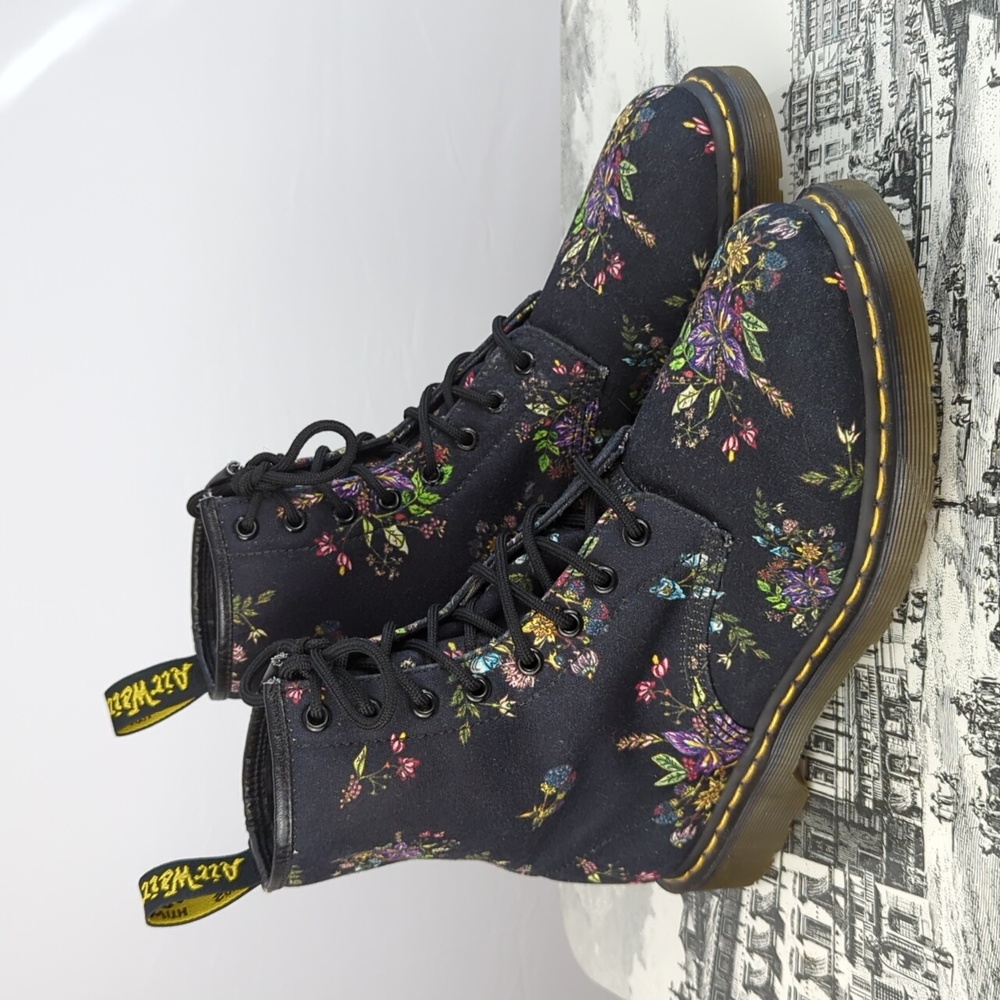RARE Dr. Martens Castel 8-Eye Boots Black Belladonna Floral Canvas l Size 9 - Picture 2 of 11